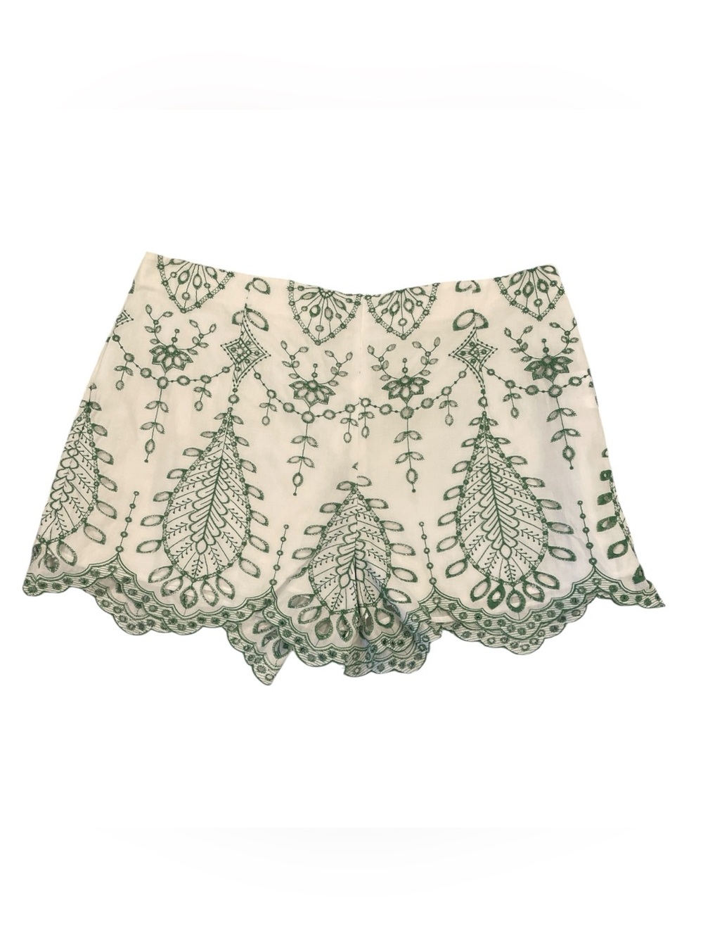 Zara Shorts for Women’s White with Green Eyelet Embroidery Size XL NWT - Picture 4 of 12